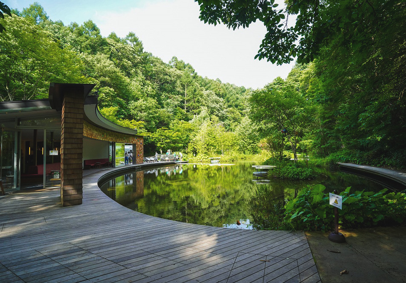 Set your heart free in the silence —　a moment of pure luxury in Karuizawa.